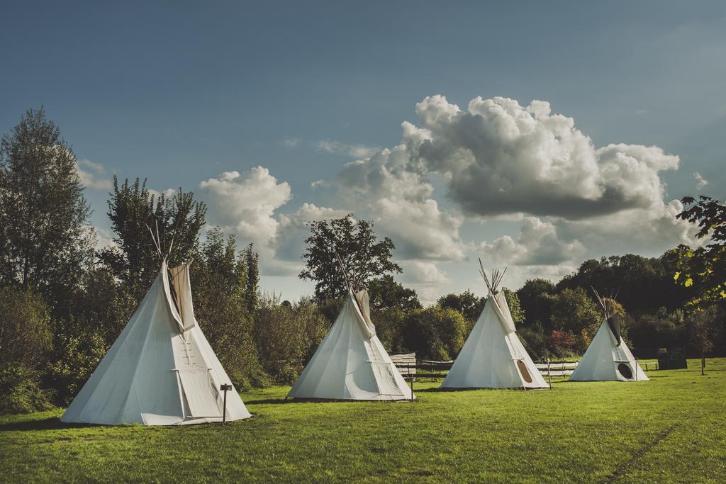 מלון Brûlon Les Tipis Du Bonheur De Vivre מראה חיצוני תמונה