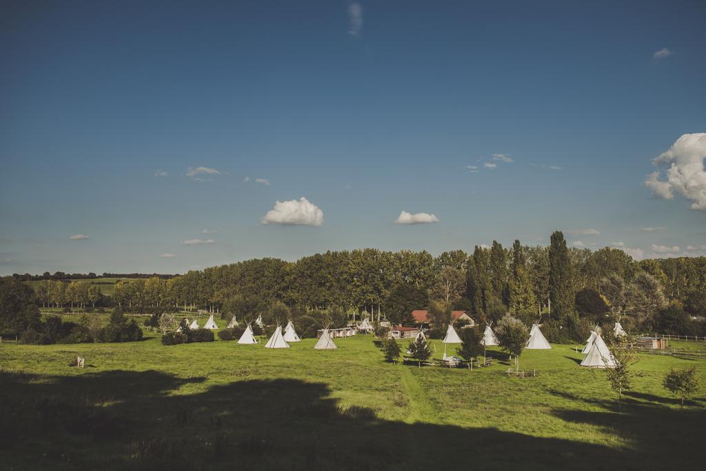 מלון Brûlon Les Tipis Du Bonheur De Vivre מראה חיצוני תמונה